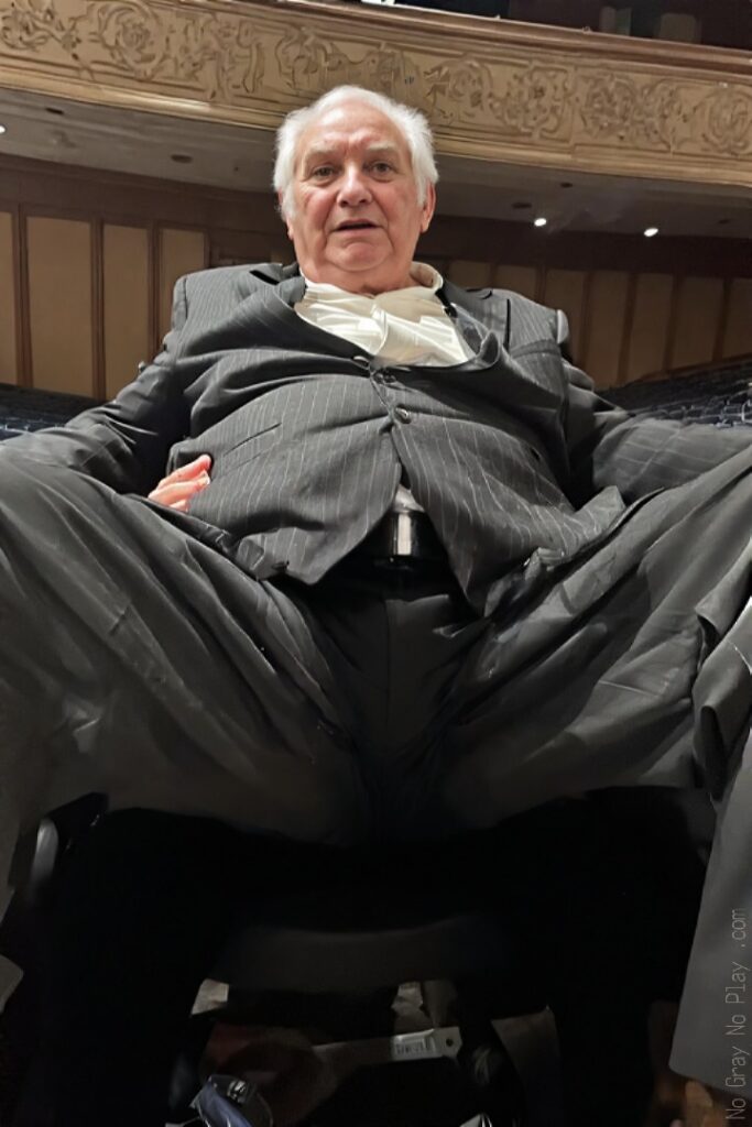Old man naked in the theatre, naked grandpa,